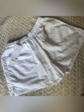 ALO Yoga White Women's Lightweight Elastic-Waist Athletic Shorts